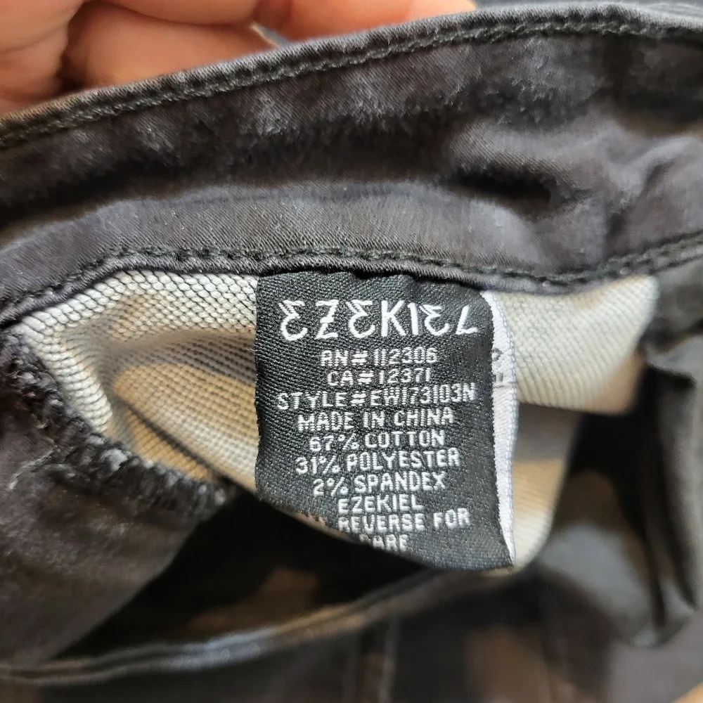 Ezekiel Men's Black Shorts Elastic Size 36 Waist 9